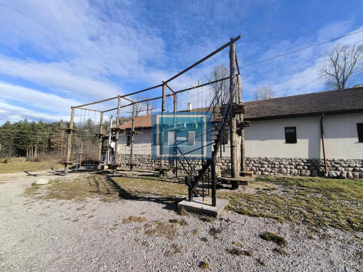 Predivan kompleks od 1000m2 u podnožju Rtnja na prodaju 8