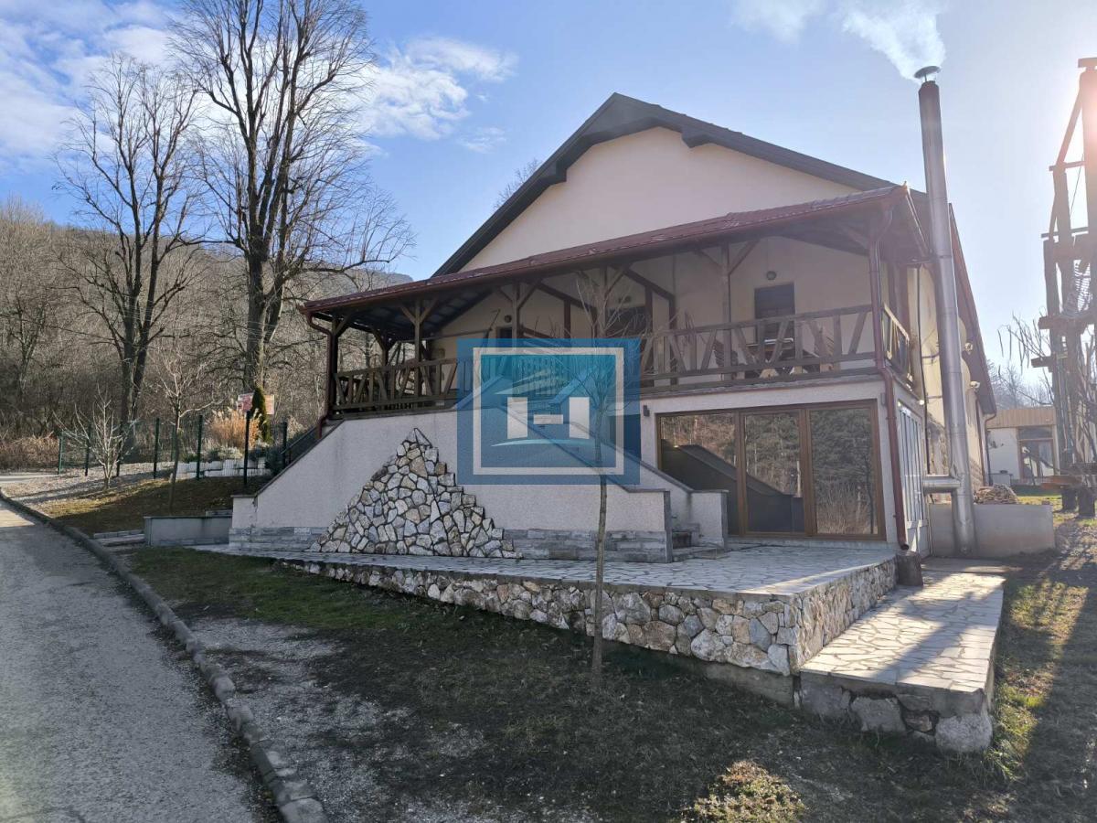 Predivan kompleks od 1000m2 u podnožju Rtnja na prodaju 2