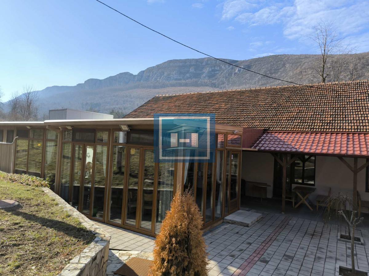 Predivan kompleks od 1000m2 u podnožju Rtnja na prodaju 3