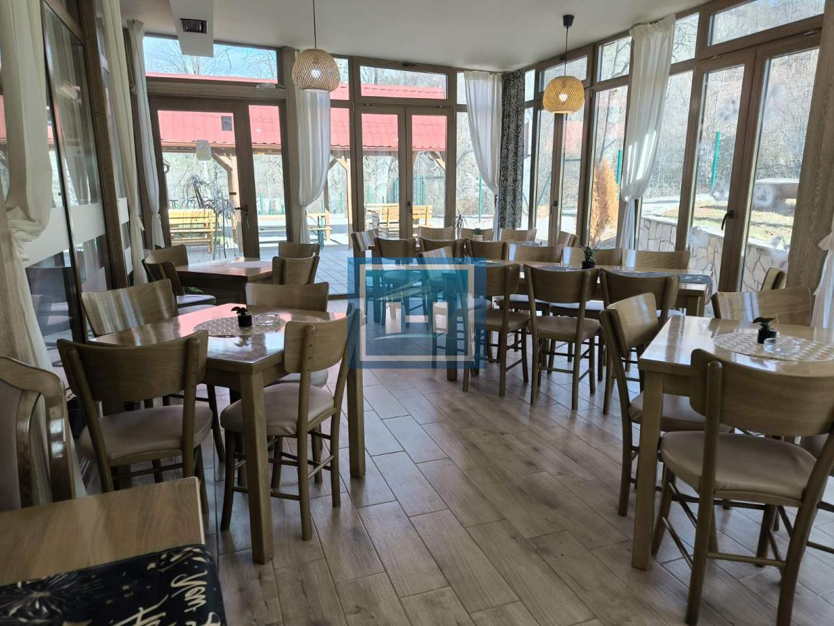 Predivan kompleks od 1000m2 u podnožju Rtnja na prodaju 12