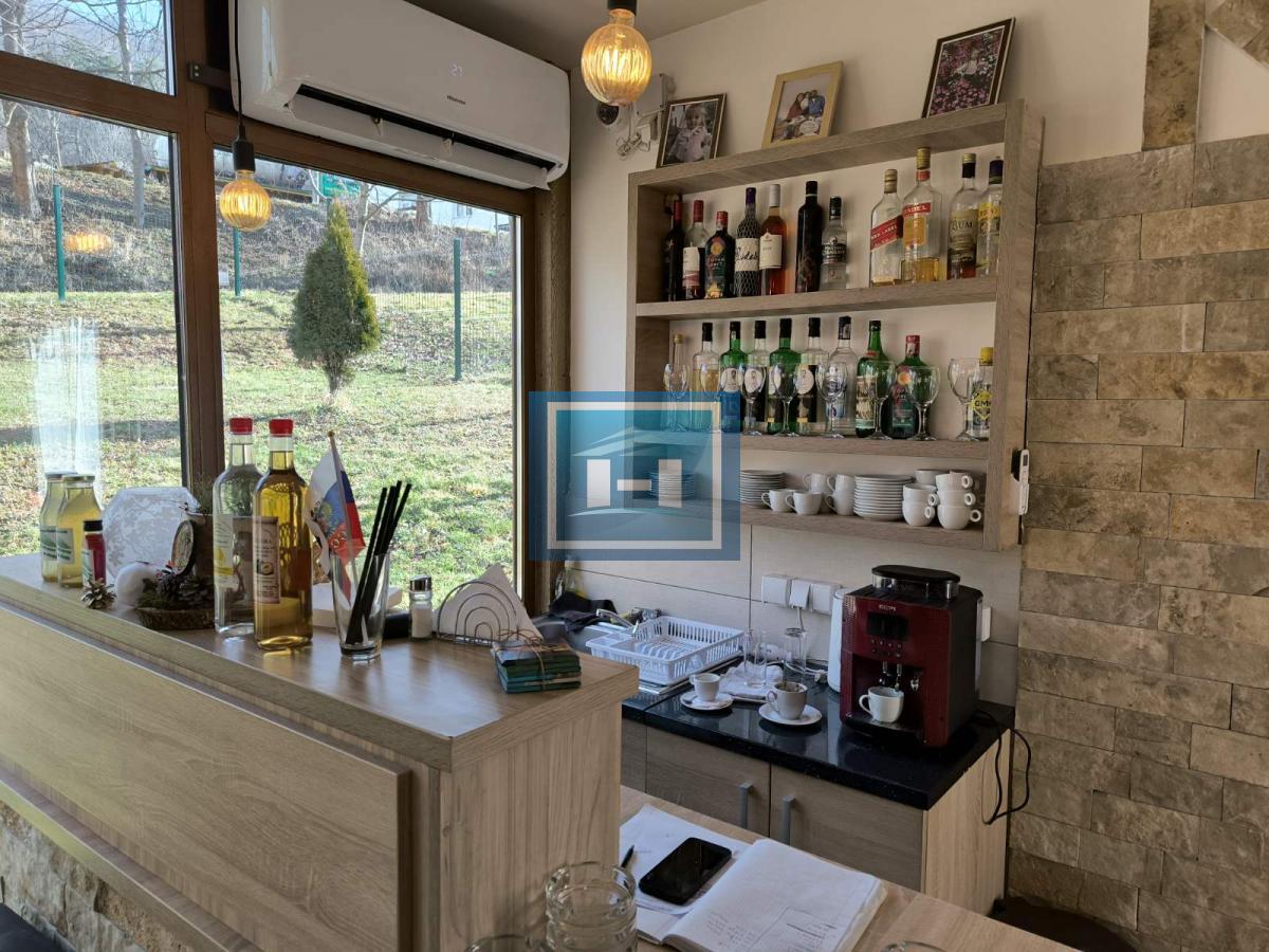 Predivan kompleks od 1000m2 u podnožju Rtnja na prodaju 13