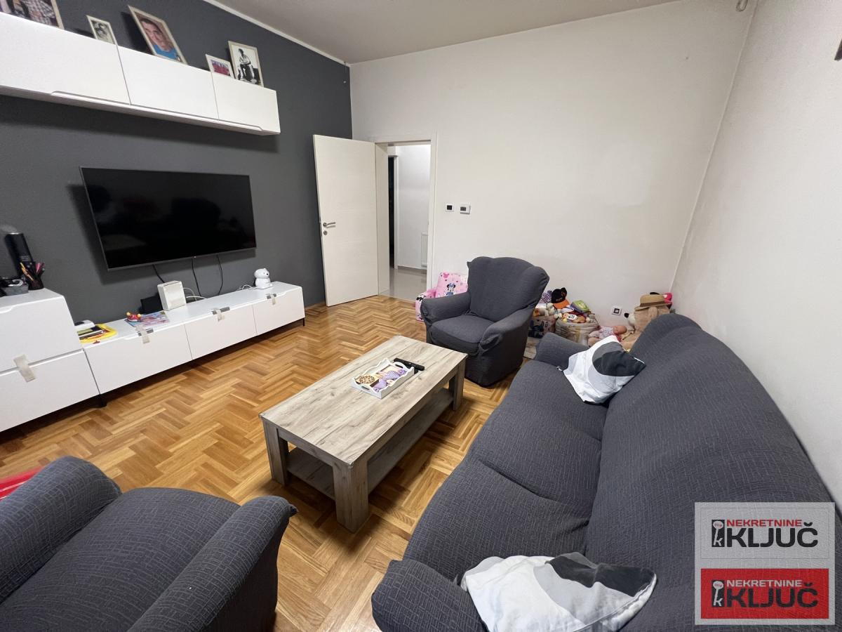 VETERNIK, 87m2, Trosoban sa parking mestom 2