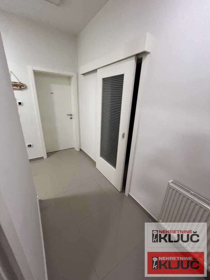 VETERNIK, 87m2, Trosoban sa parking mestom 10