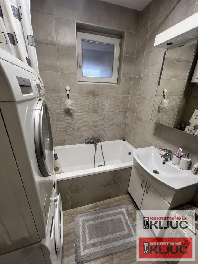 VETERNIK, 87m2, Trosoban sa parking mestom 12