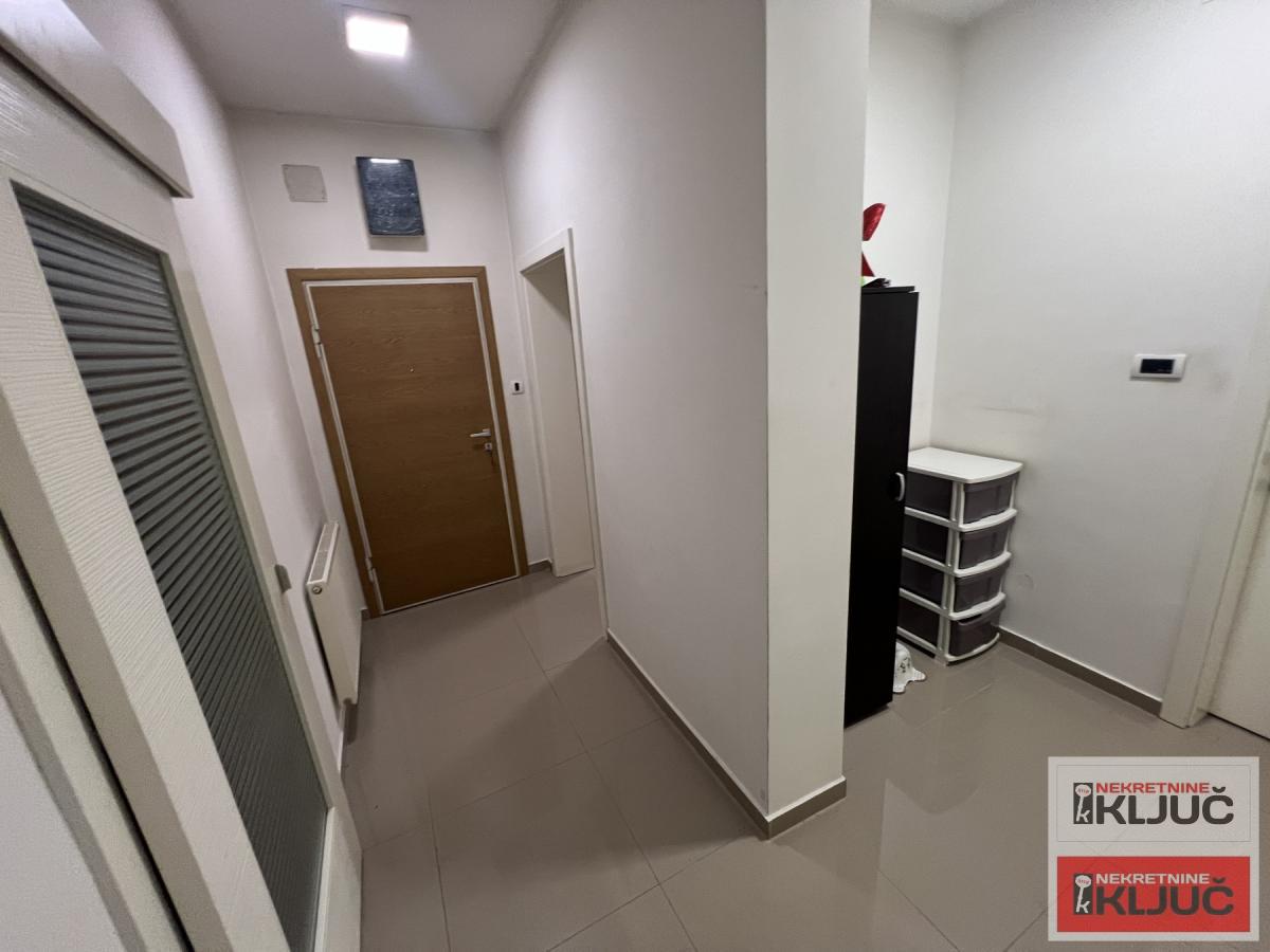 VETERNIK, 87m2, Trosoban sa parking mestom 9