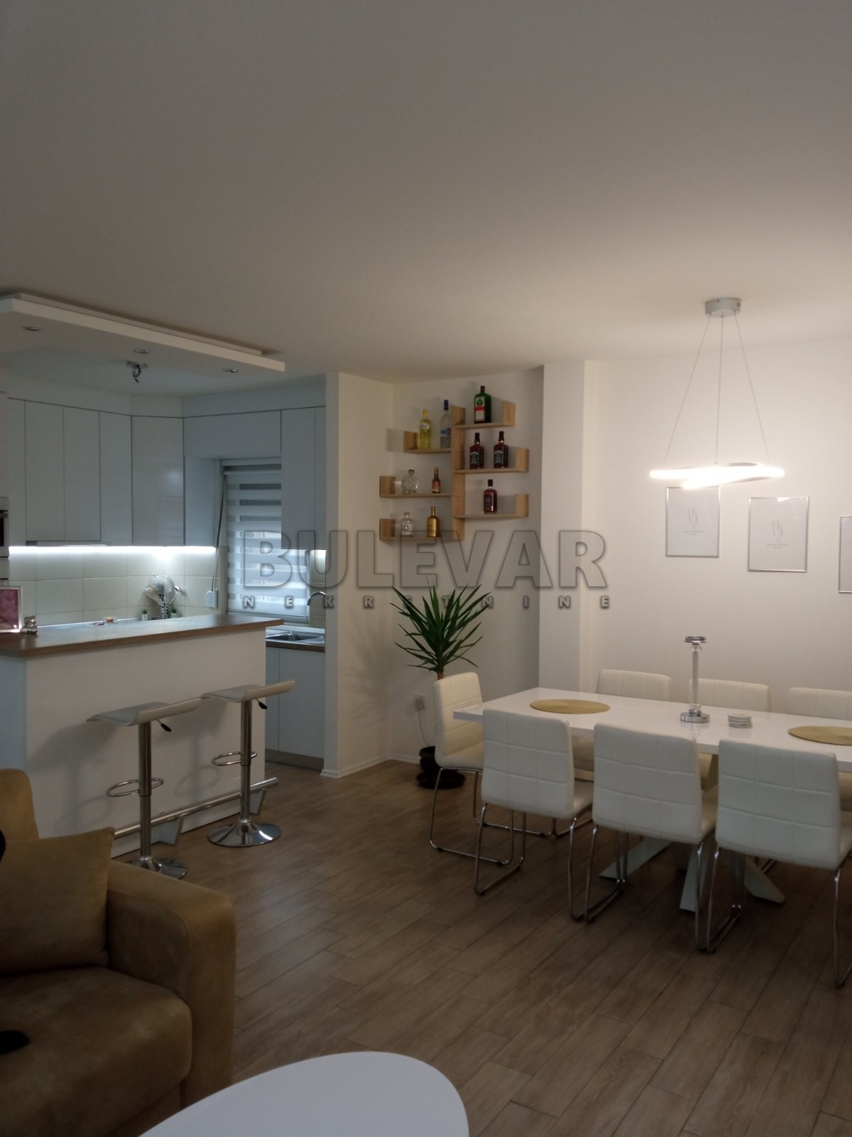 Trosoban stan, 105 m2, Dragoljuba Milovanovića Bene ID: p-013315 1