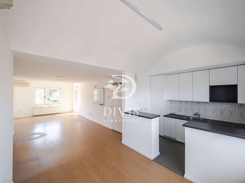 Prodajemo 4 0 stan  176m2  Esad Pašina  kod bioskopa Voždovac 1