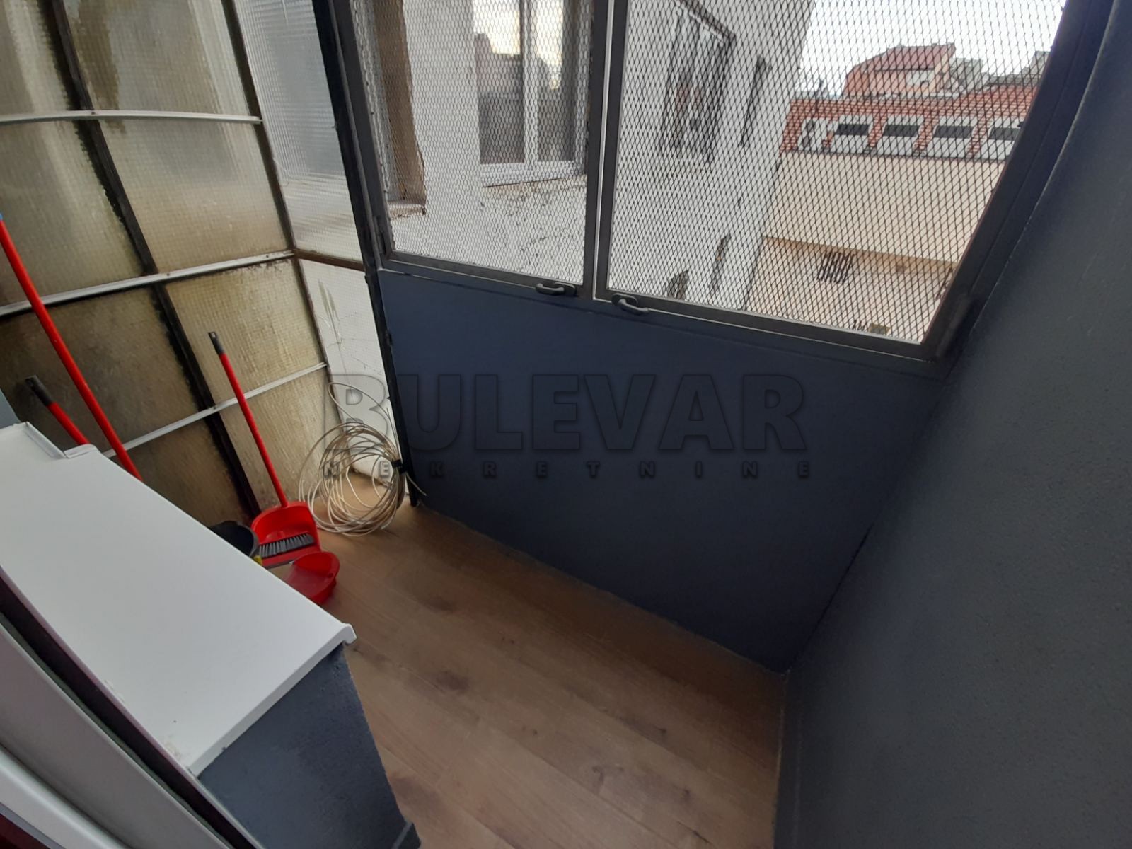 Trosoban stan, 63 m2, Čair, Cara Dušana ID: i-013282 8