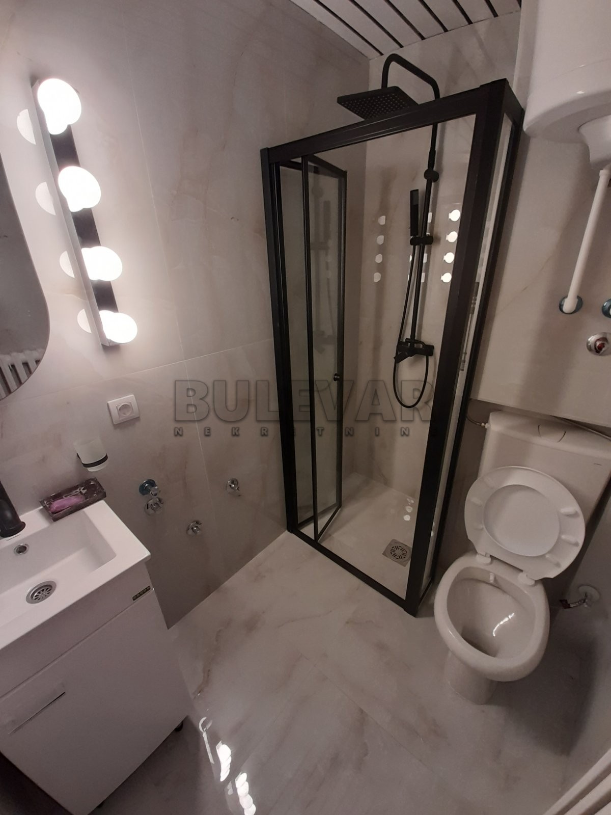 Trosoban stan, 63 m2, Čair, Cara Dušana ID: i-013282 9