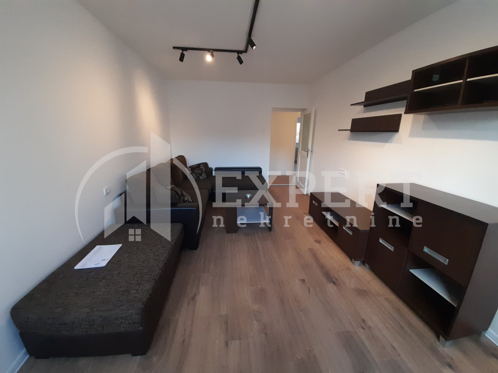 Trosoban stan, 63 m2, Čair, Cara Dušana ID: i-013282 2