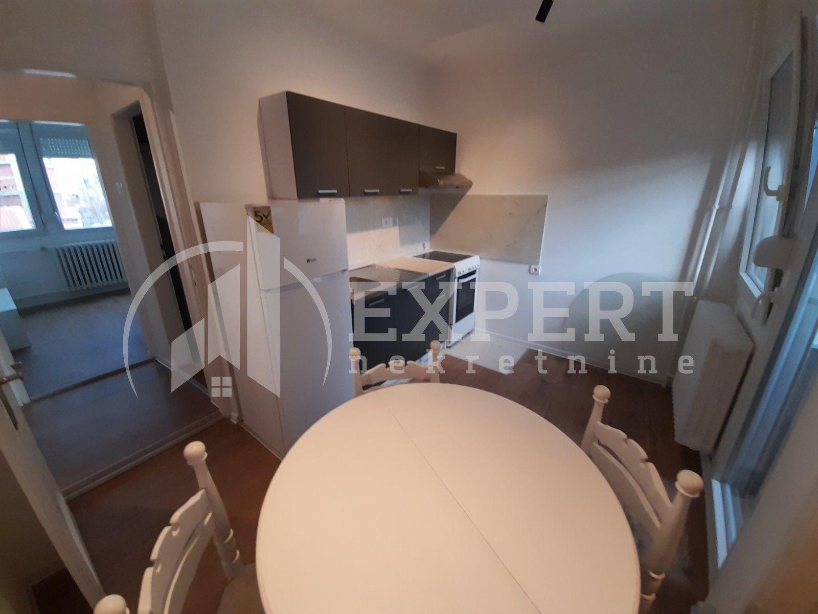 Trosoban stan, 63 m2, Čair, Cara Dušana ID: i-013282 5