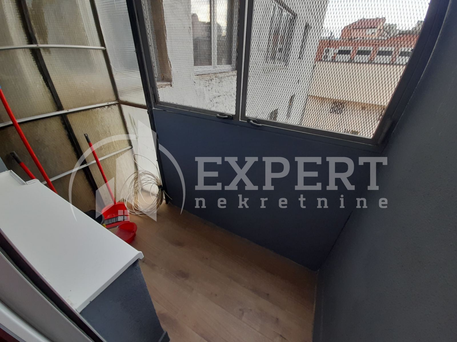 Trosoban stan, 63 m2, Čair, Cara Dušana ID: i-013282 8