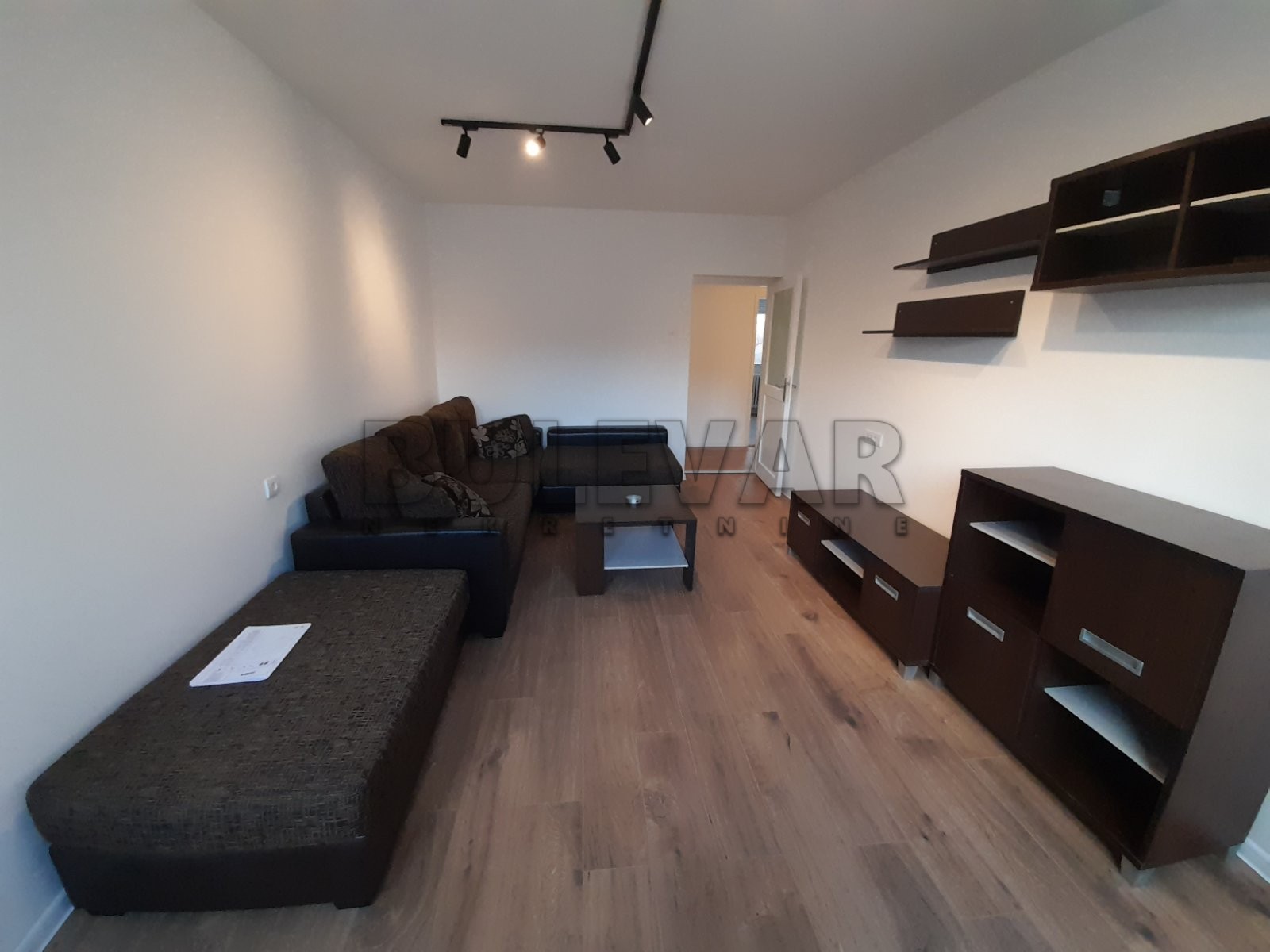 Trosoban stan, 63 m2, Čair, Cara Dušana ID: i-013282 2