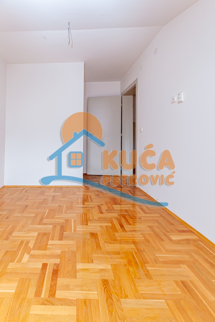 četvorosoban stan, 54.13 m2, Centar, Generala Milojka Lešjanina ID: p-013311 6