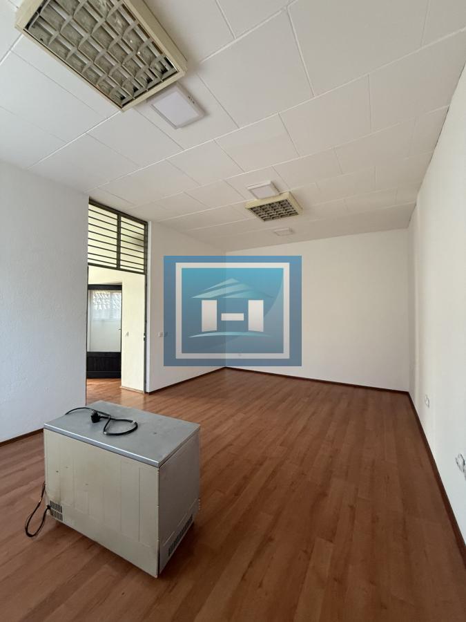 Na prodaju lokal u centru Ćuprije – idealan za vaš biznis! 10