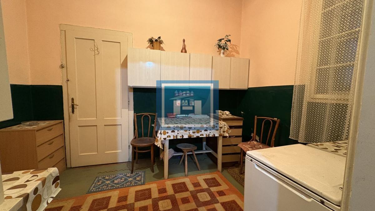 Stan u kući za adaptaciju - Idealna prilika za kreativne duše! 4