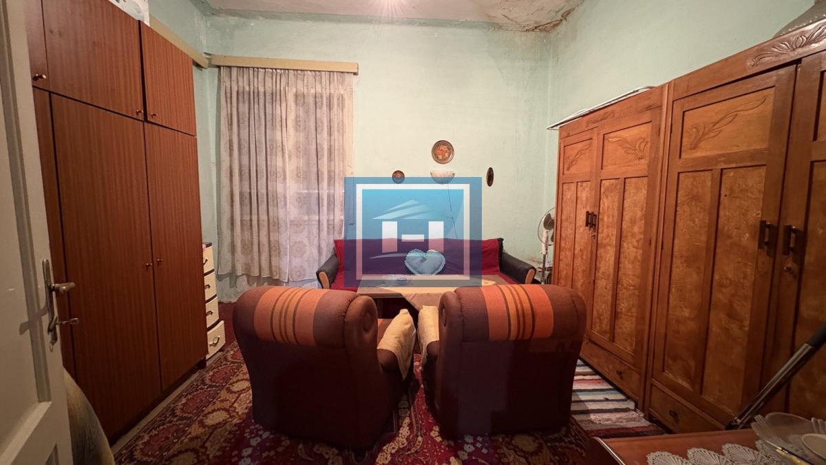 Stan u kući za adaptaciju - Idealna prilika za kreativne duše! 8