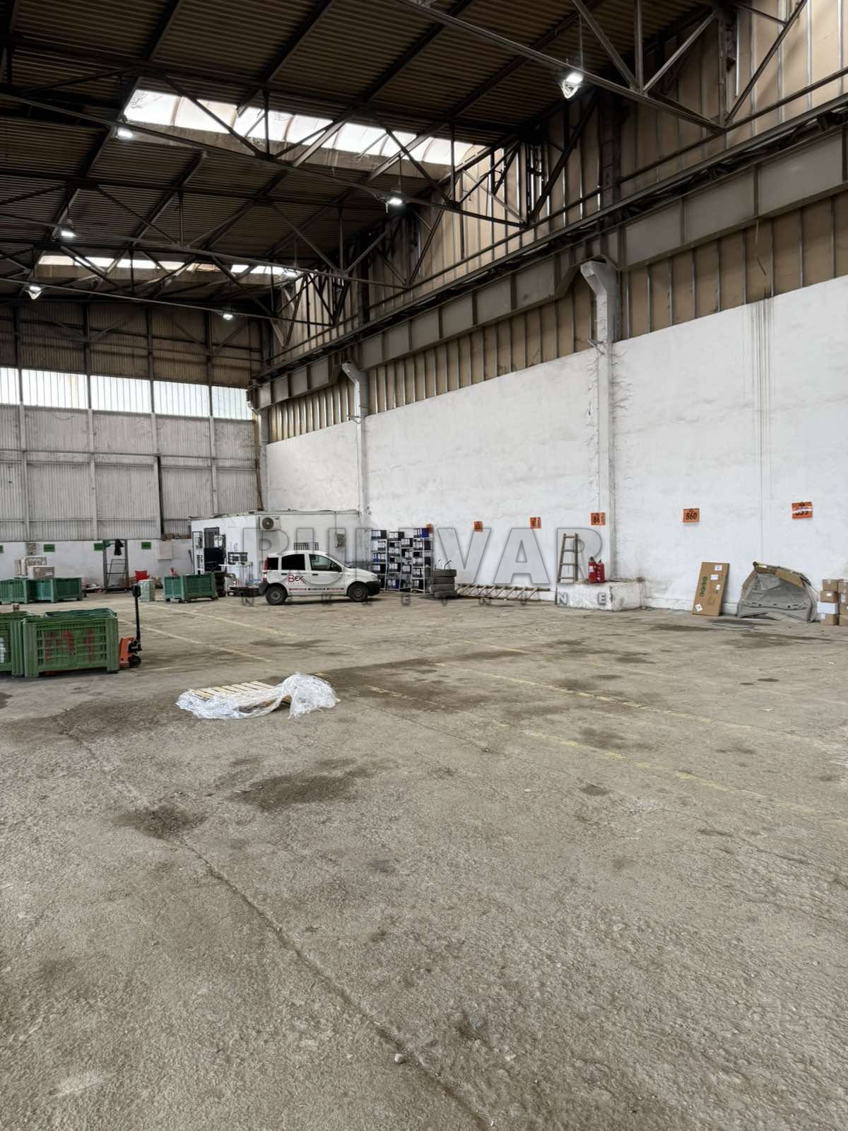 Lokal, 1500 m2, Čamurlija, Bulevar 12. februar ID: i-013212 2