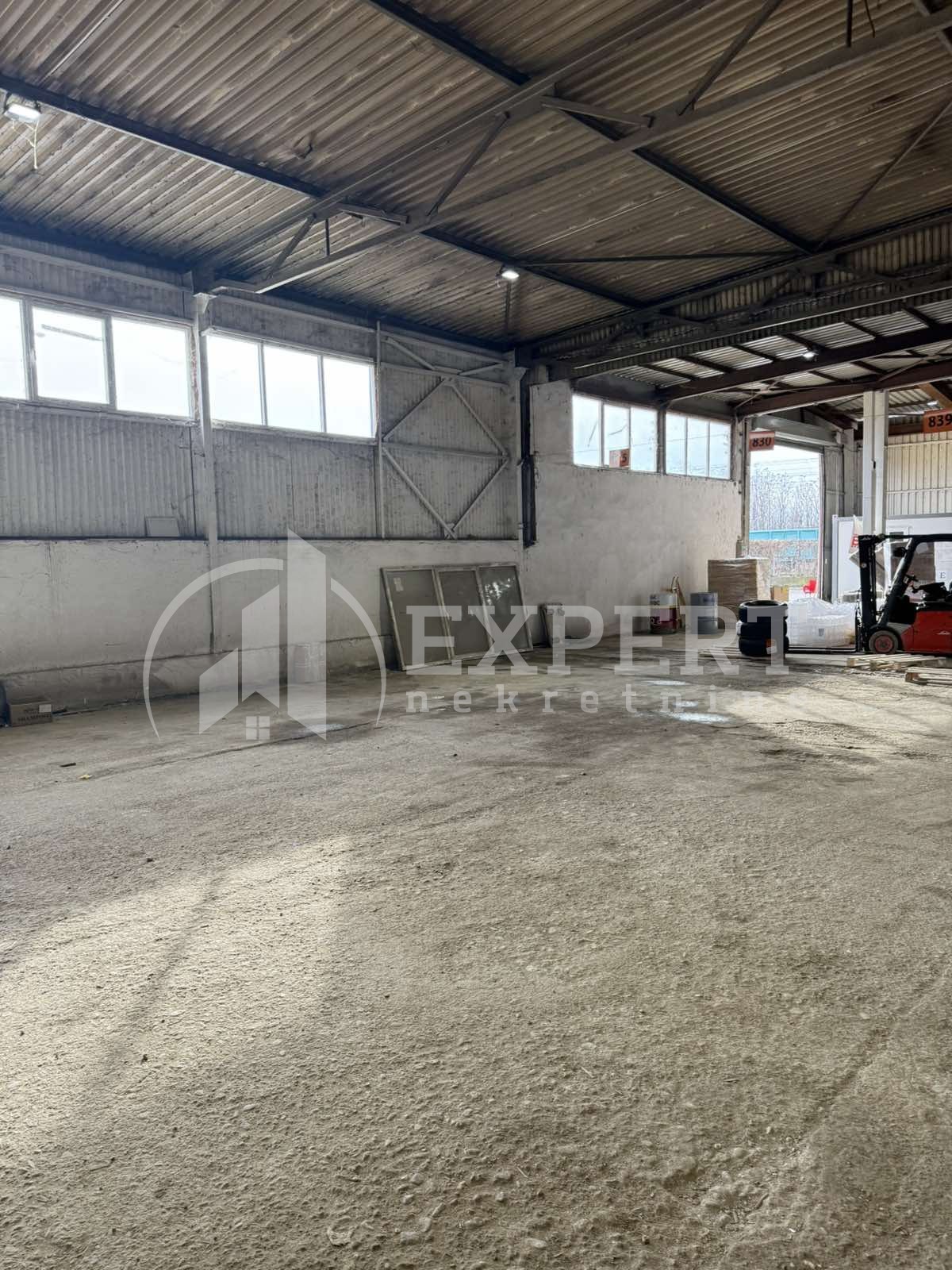 Lokal, 1500 m2, Čamurlija, Bulevar 12. februar ID: p-013210 2