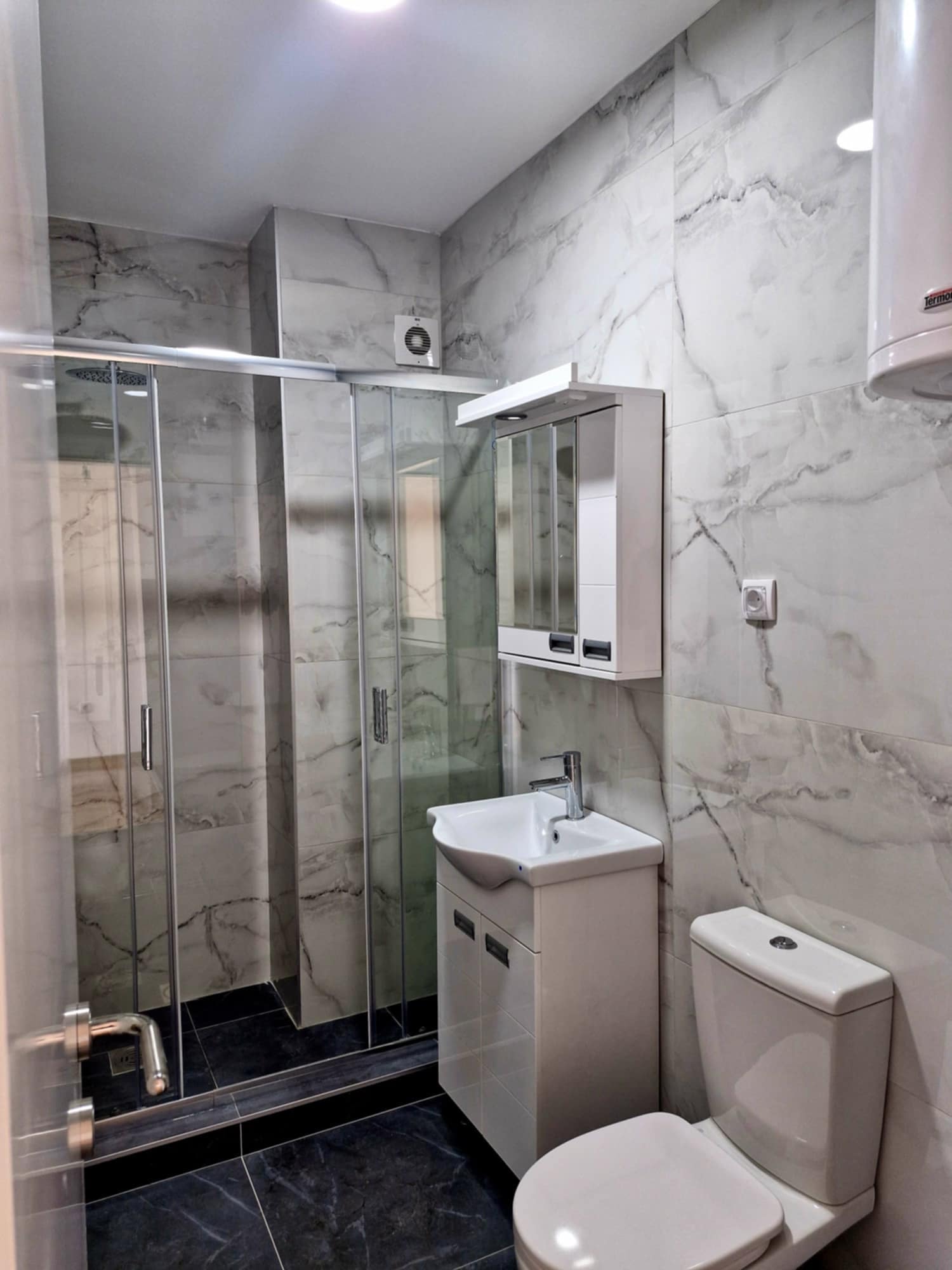 Izdajem nenamesten jednosoban stan 4