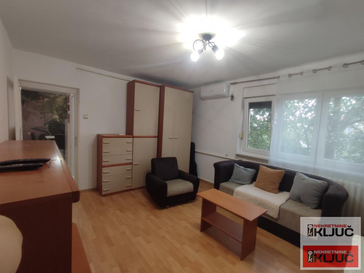 SAJMIŠTE, 46m2, Dvosoban, Renoviran, Namešten 1