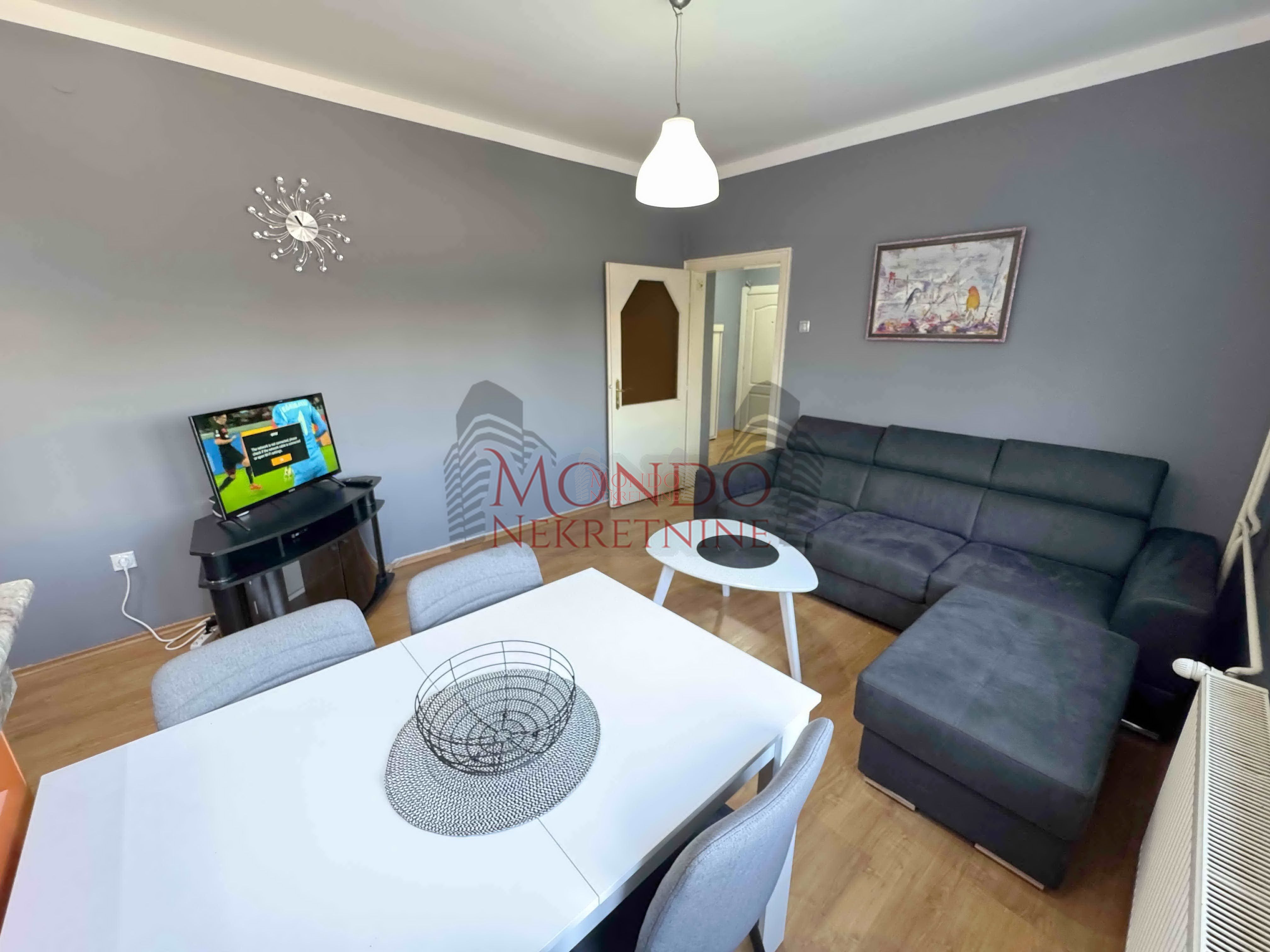 Dvosoban stan u samom centru grada, Trg Pavla Stojkovica 5