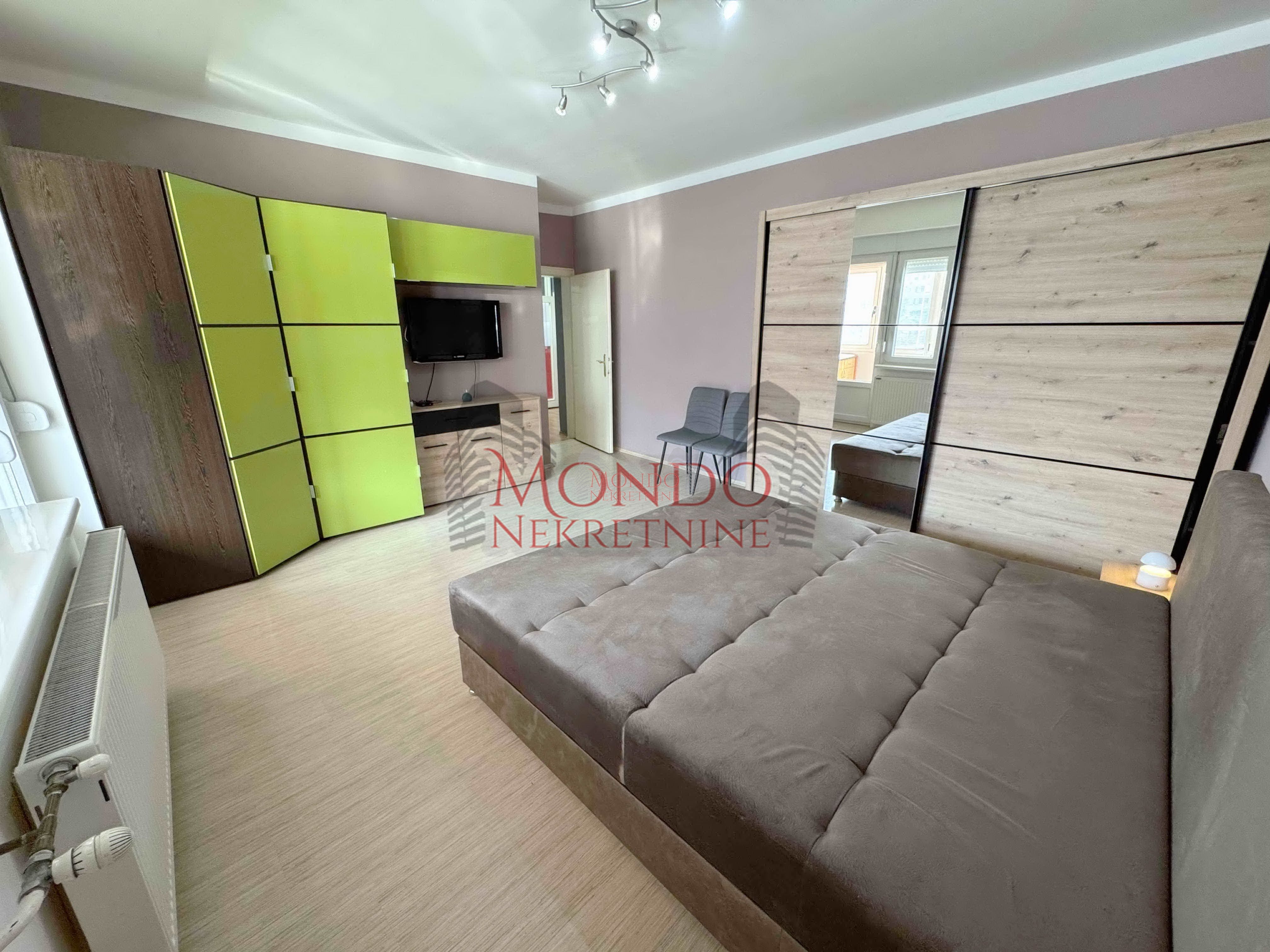 Dvosoban stan u samom centru grada, Trg Pavla Stojkovica 9