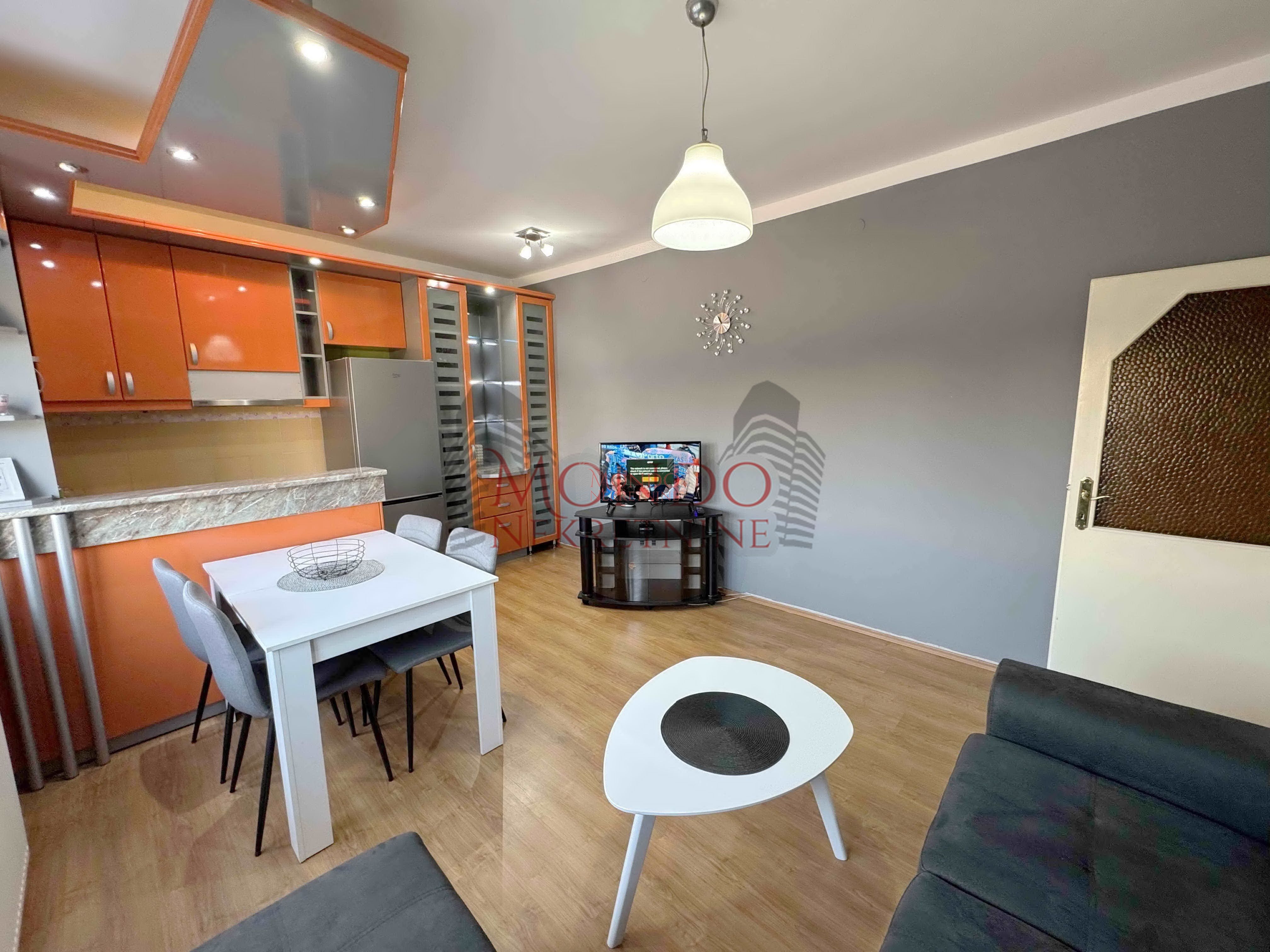 Dvosoban stan u samom centru grada, Trg Pavla Stojkovica 2