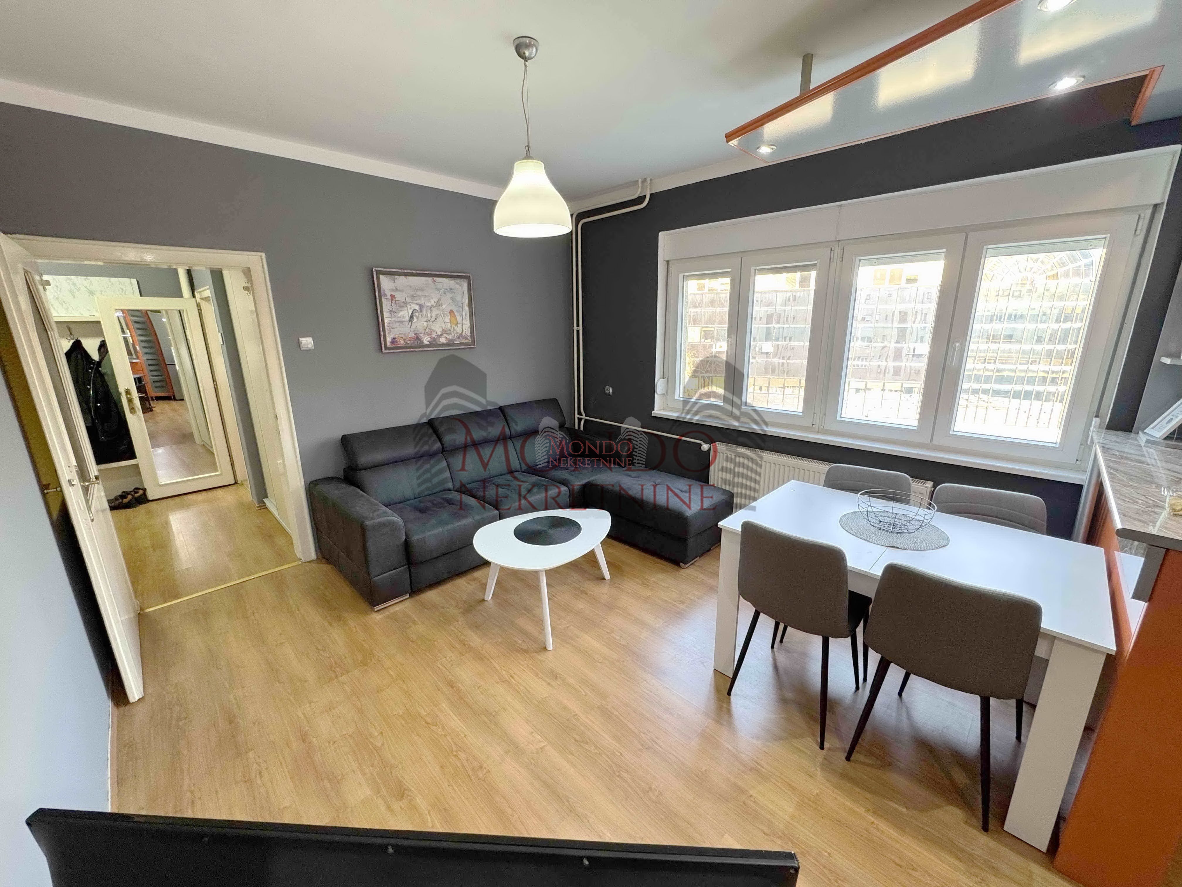 Dvosoban stan u samom centru grada, Trg Pavla Stojkovica 3