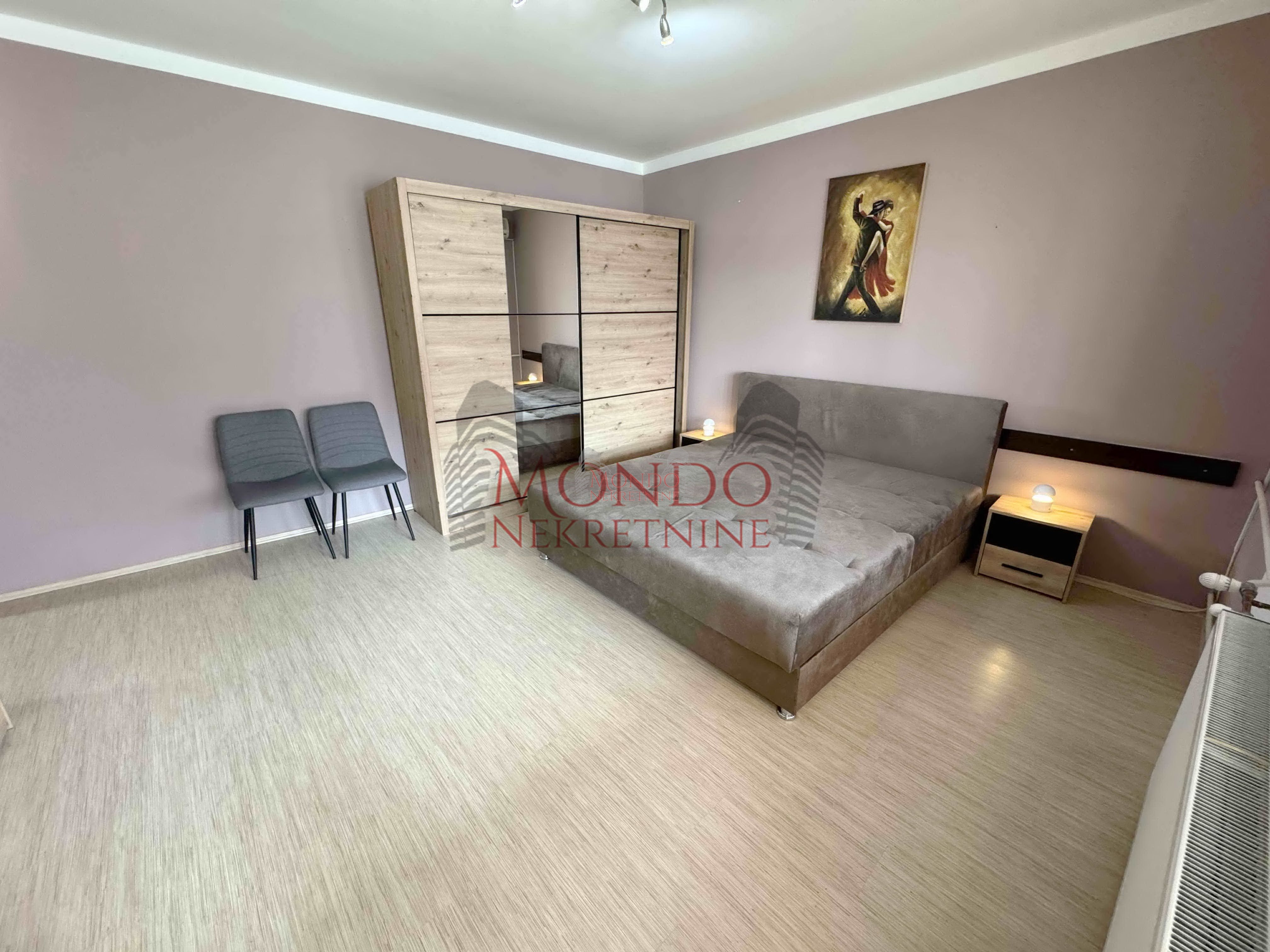 Dvosoban stan u samom centru grada, Trg Pavla Stojkovica 8