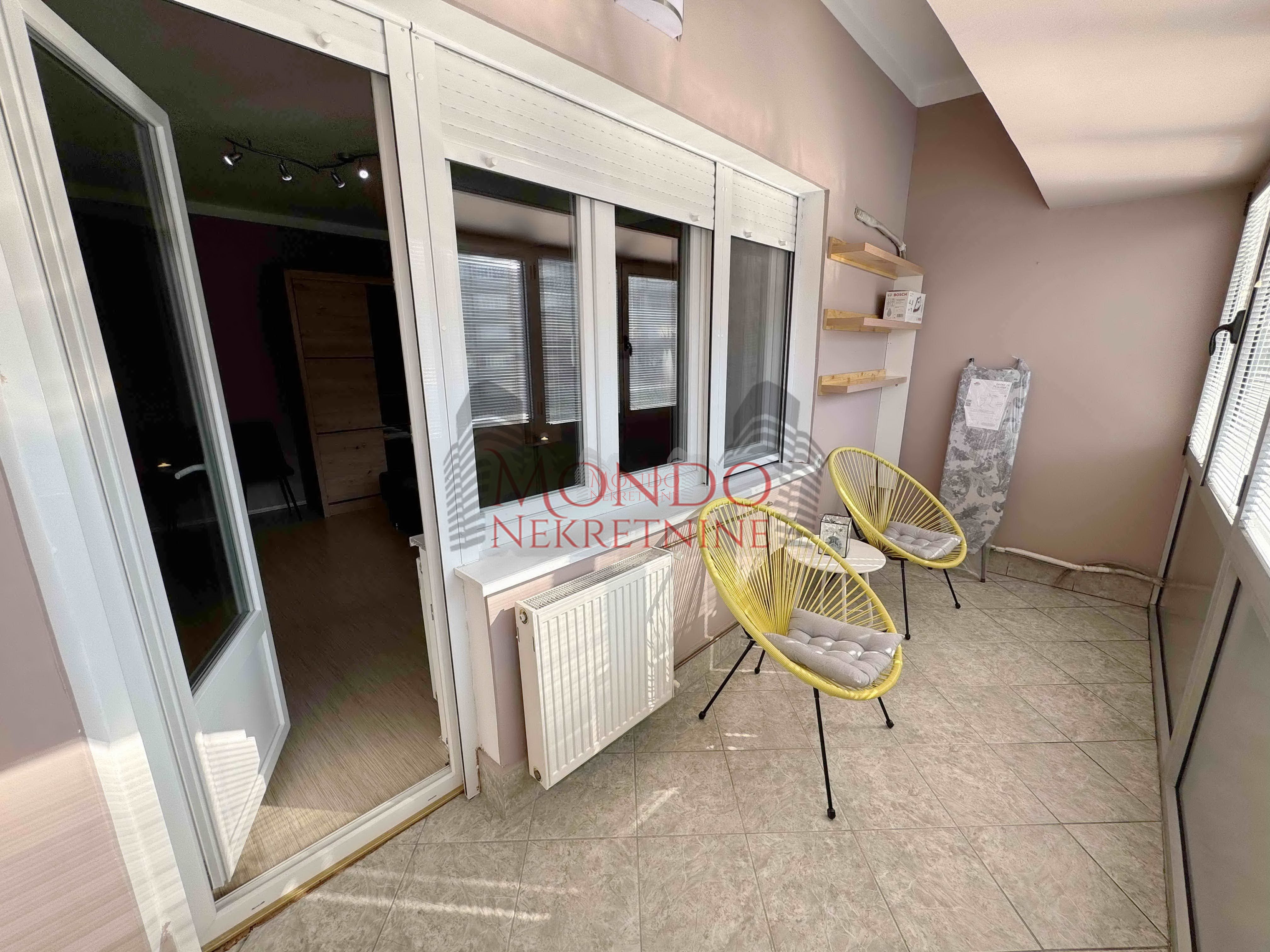 Dvosoban stan u samom centru grada, Trg Pavla Stojkovica 10