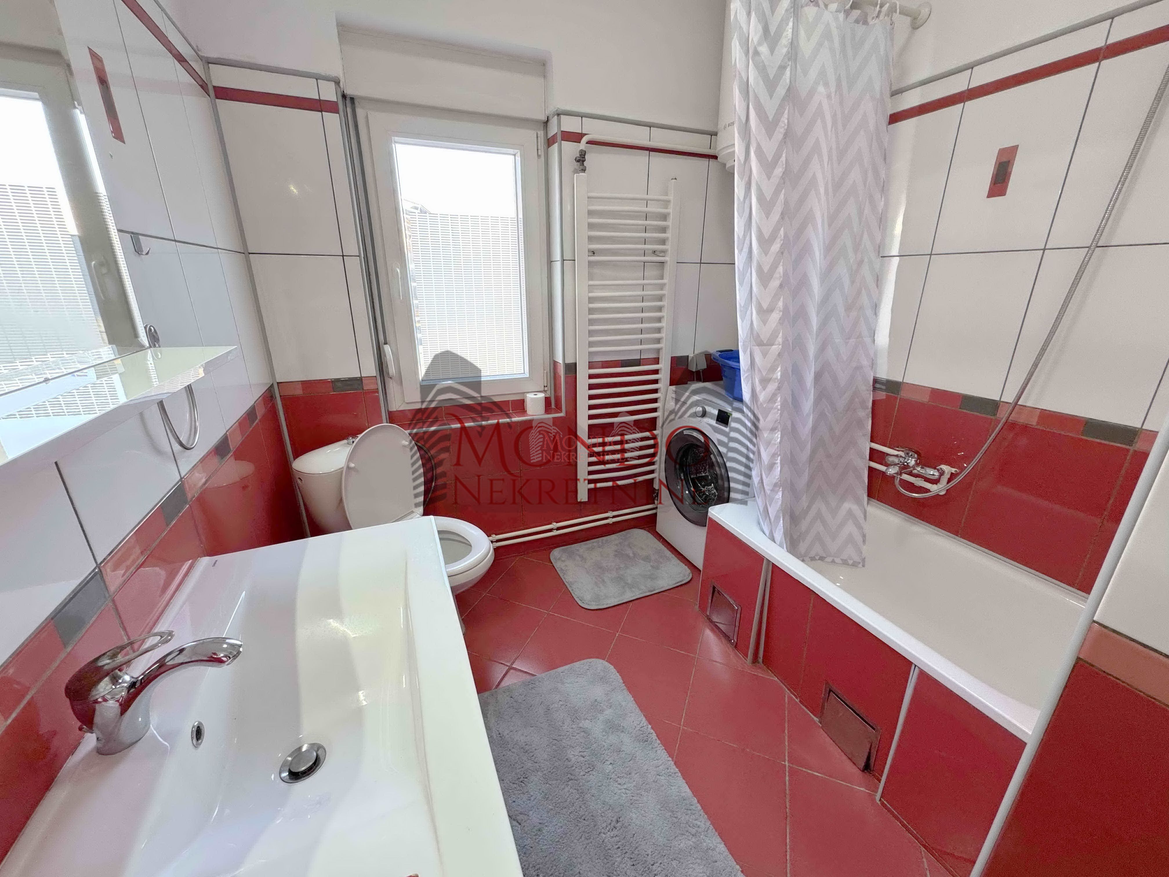 Dvosoban stan u samom centru grada, Trg Pavla Stojkovica 12