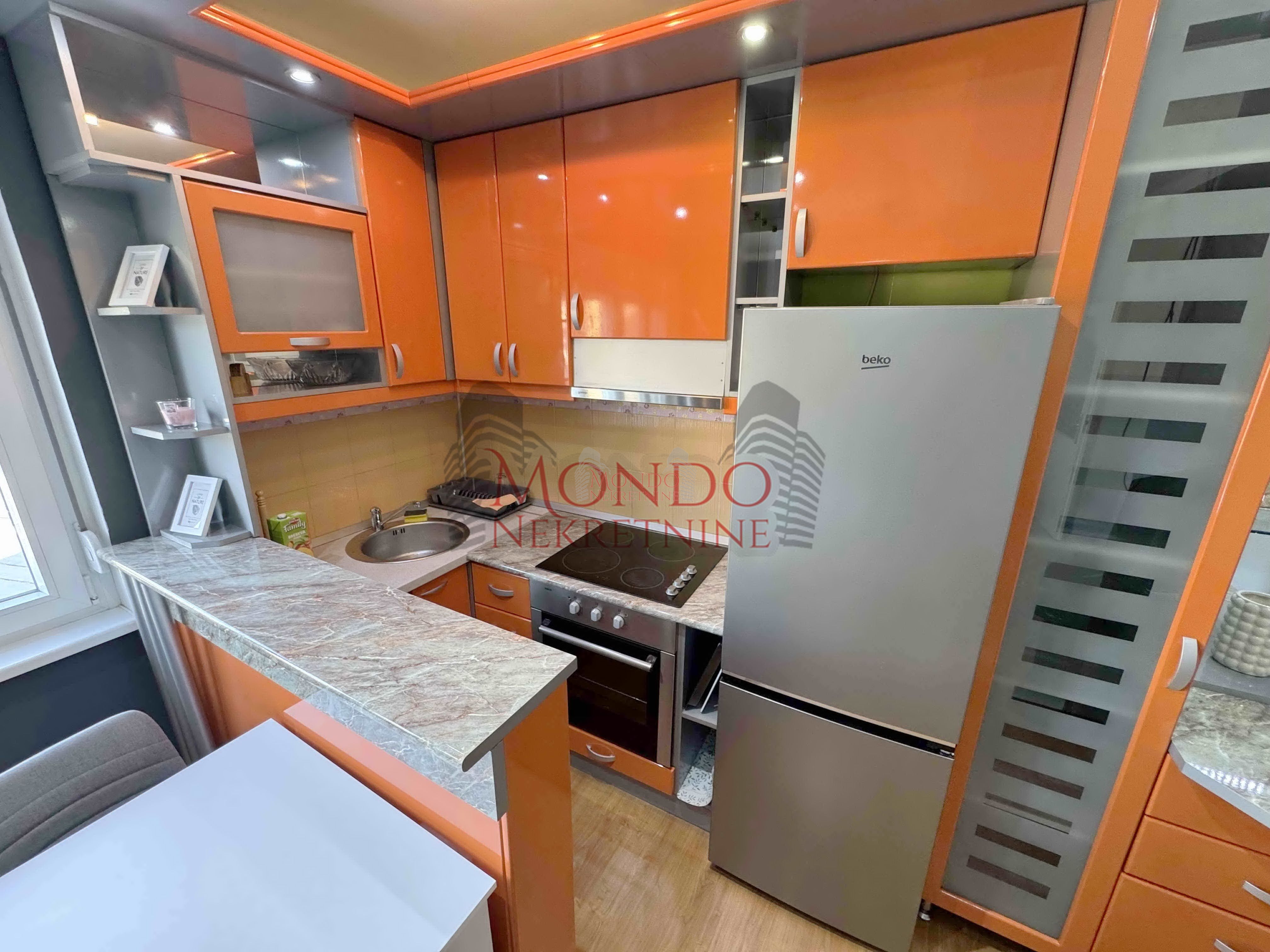 Dvosoban stan u samom centru grada, Trg Pavla Stojkovica 4