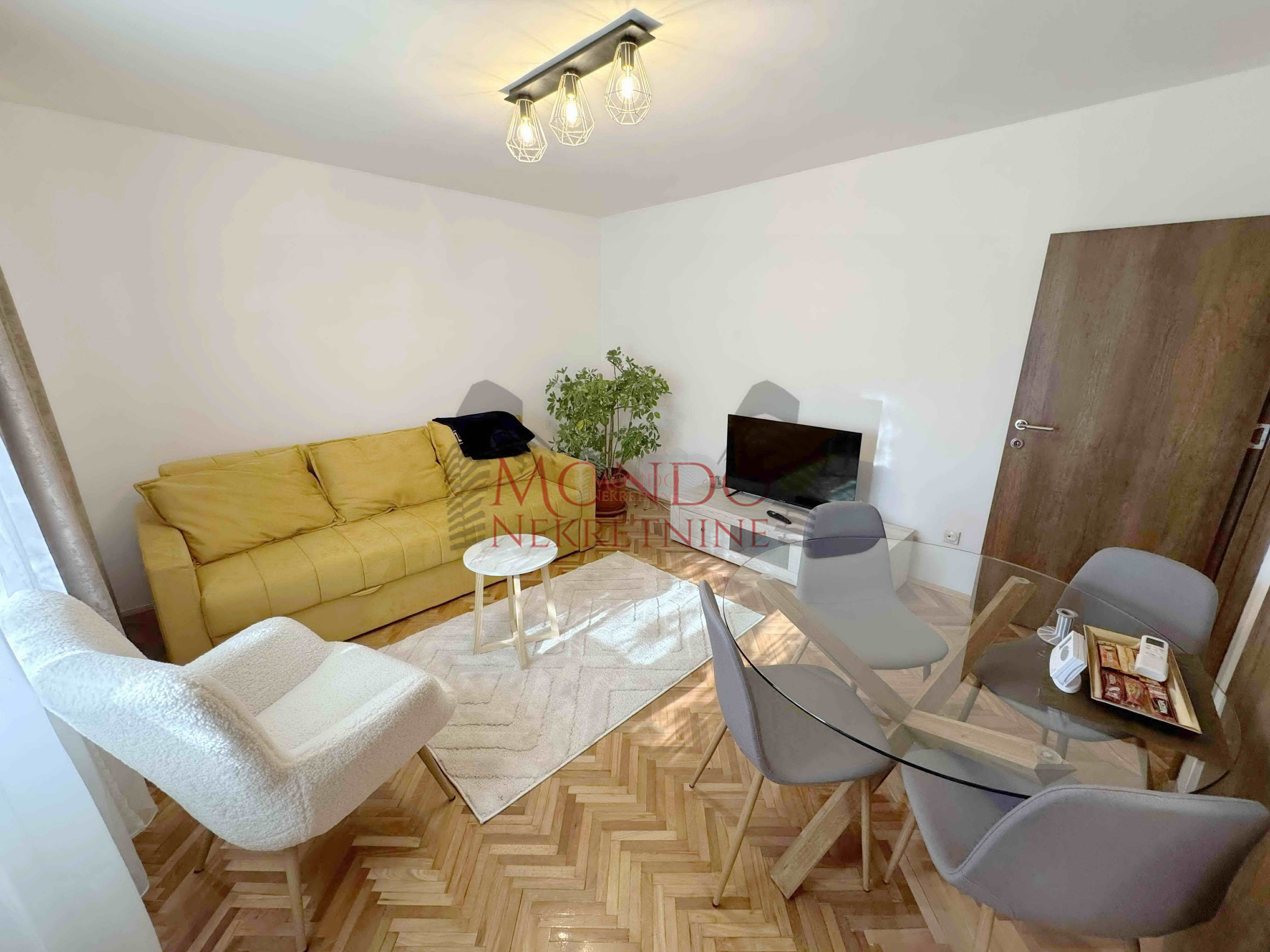 Dvosoban stan na Crvenom pevcu kod Anton pekare 3