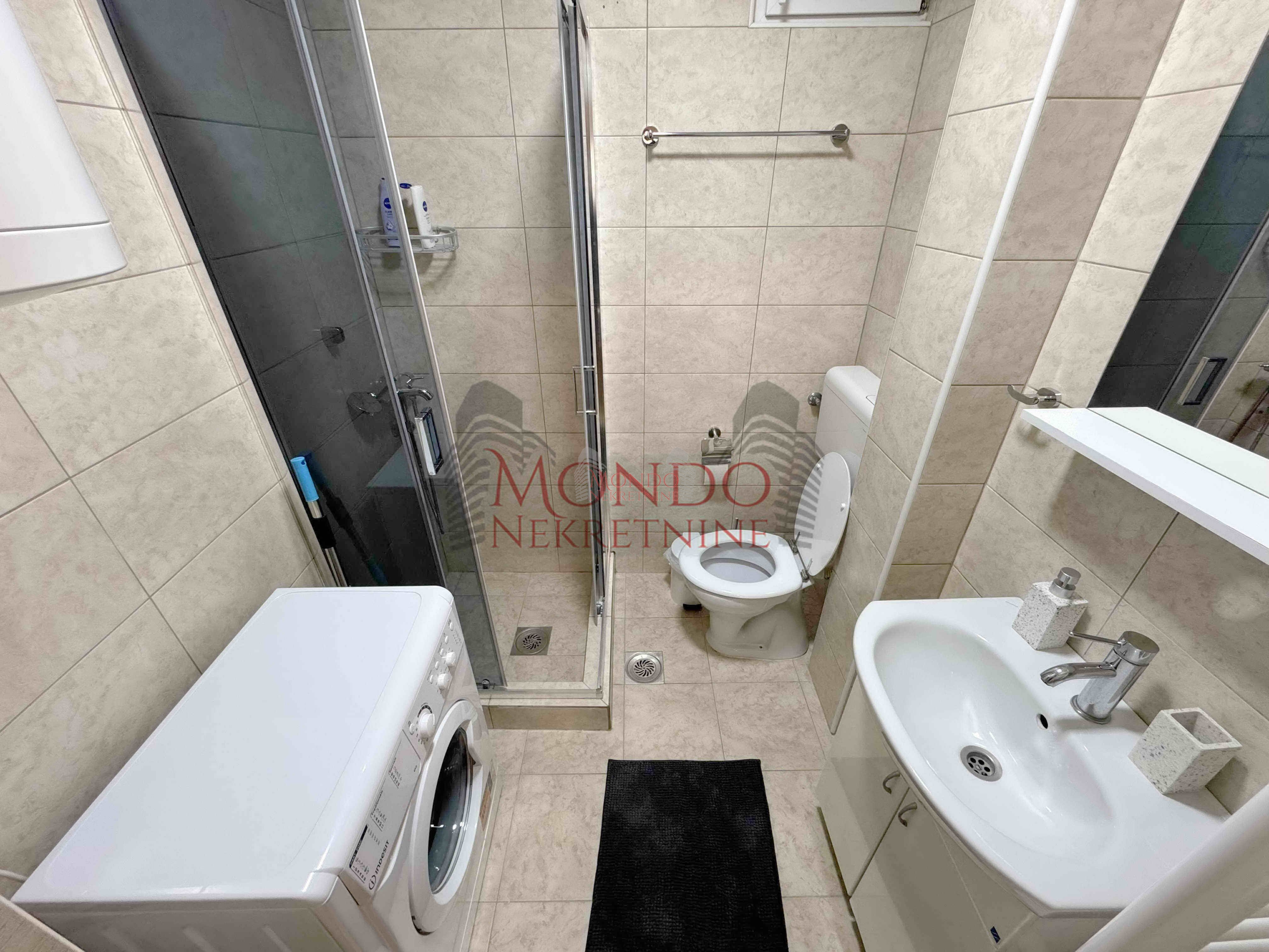 Dvosoban stan na Crvenom pevcu kod Anton pekare 11