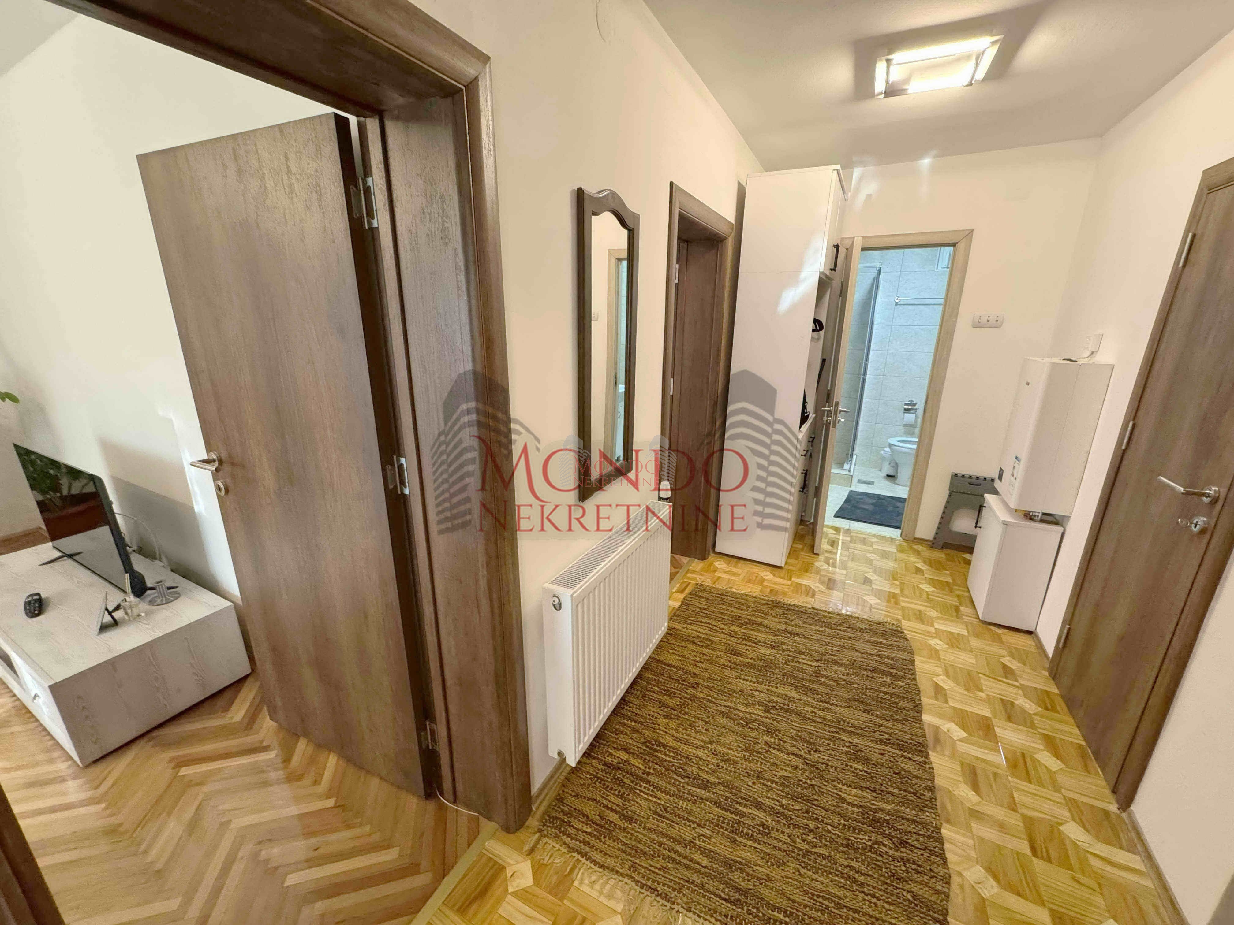 Dvosoban stan na Crvenom pevcu kod Anton pekare 6