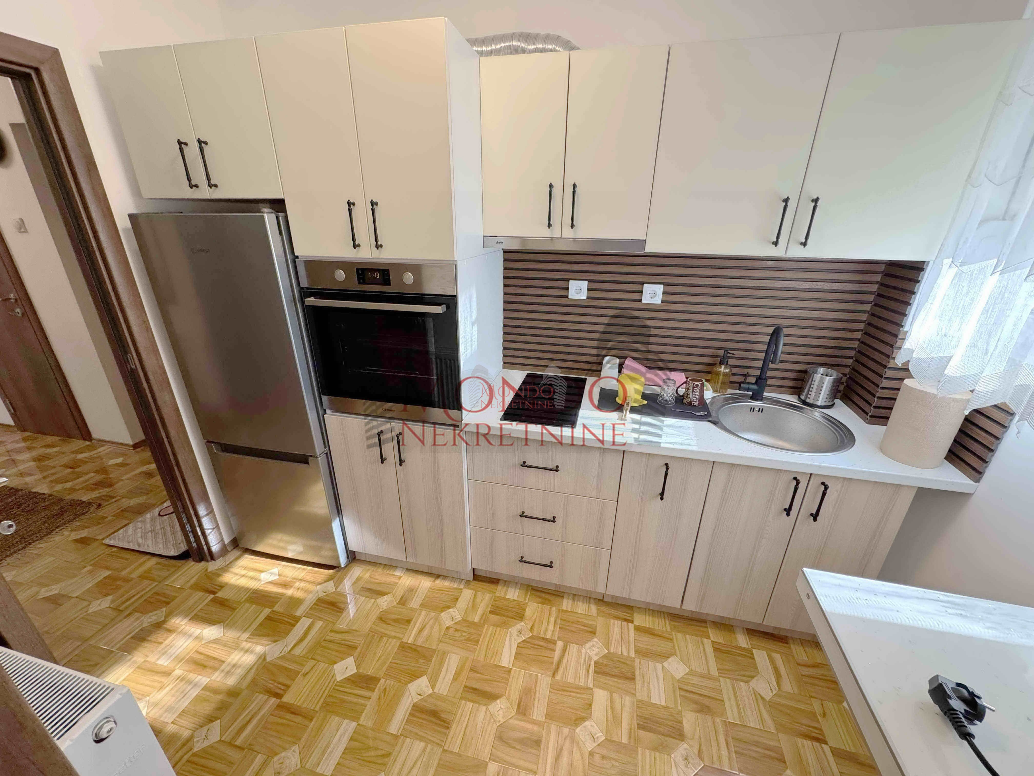 Dvosoban stan na Crvenom pevcu kod Anton pekare 4