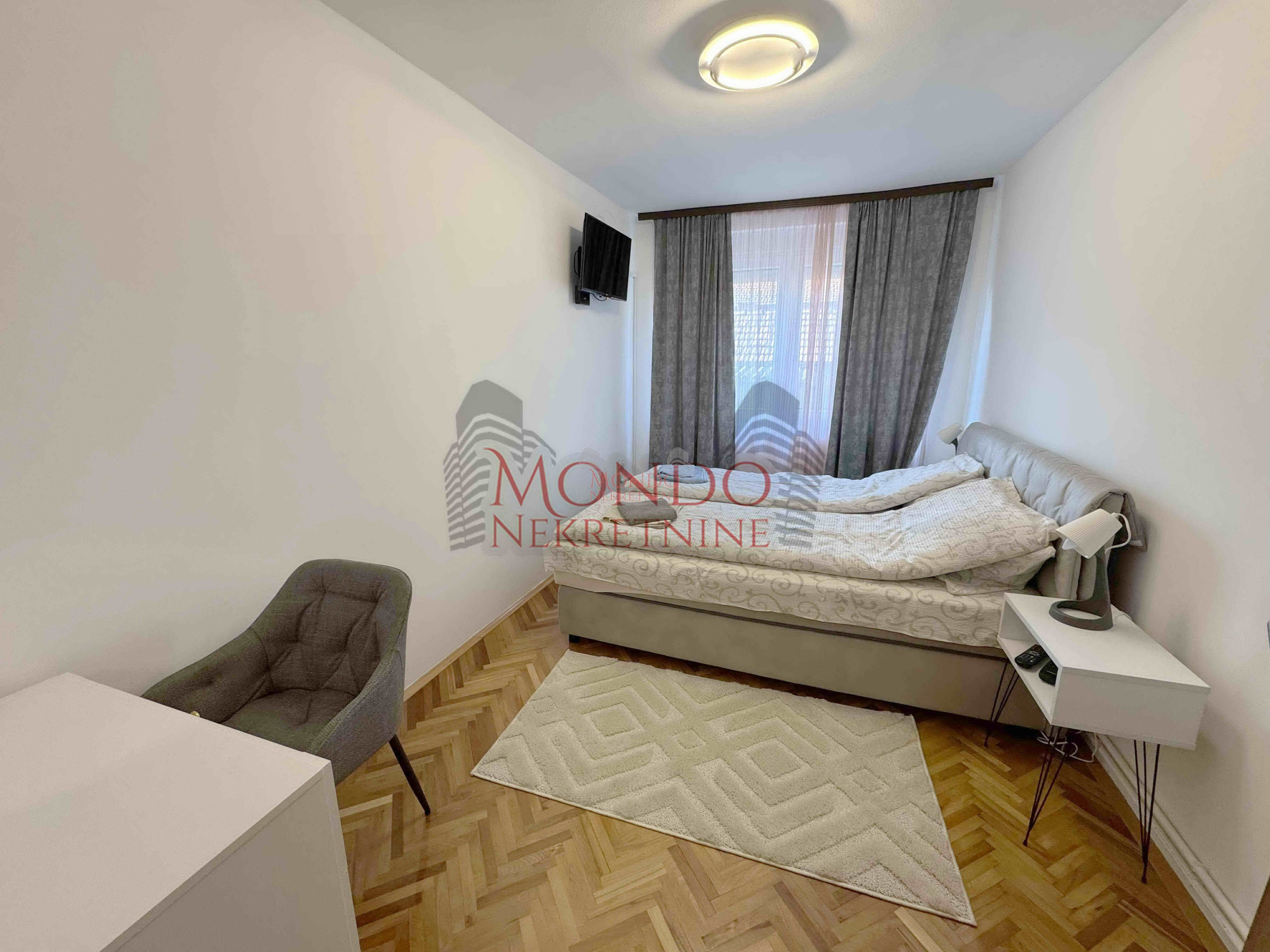 Dvosoban stan na Crvenom pevcu kod Anton pekare 7