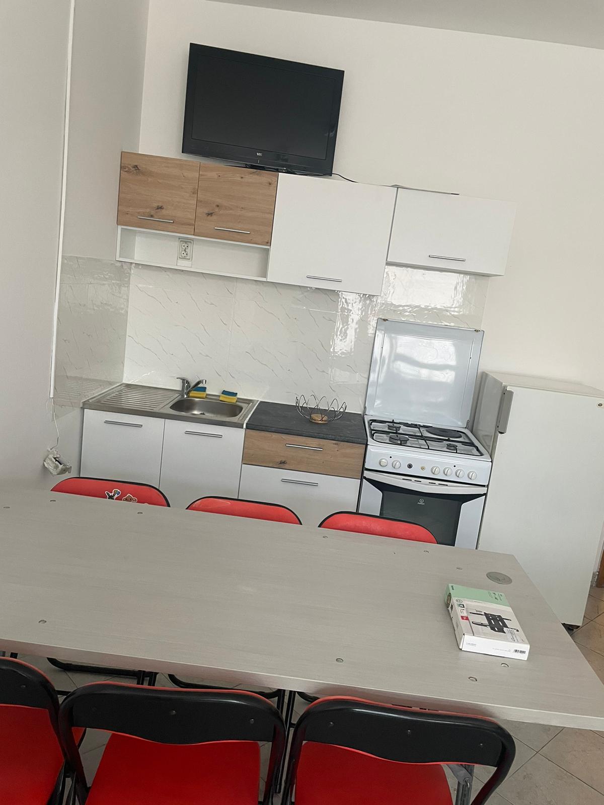 Izdajem smestaj za radnike Surcin 2