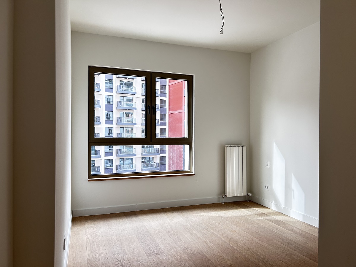 Izdajemo prazan 4 0 stan  BW Queens  91m2 2