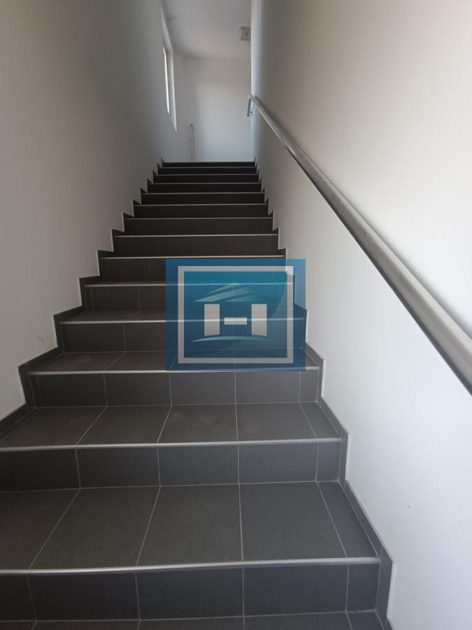 Veliki četverosoban stan koji može da se pretvori u dva manja 11