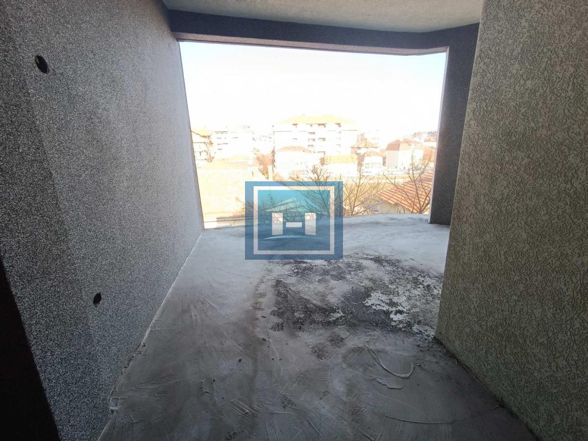 Veliki četverosoban stan koji može da se pretvori u dva manja 12