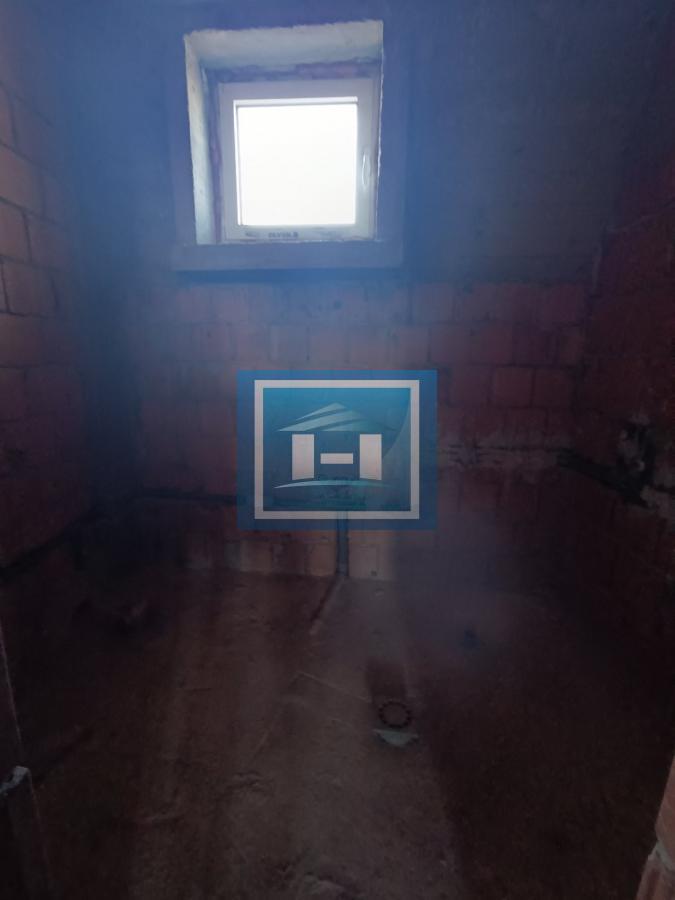 Veliki četverosoban stan koji može da se pretvori u dva manja 13