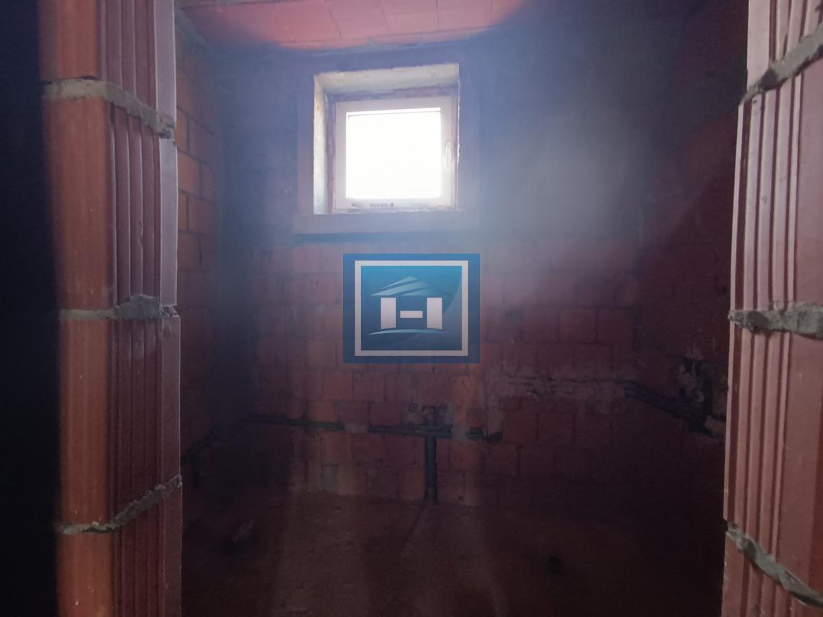 Veliki četverosoban stan koji može da se pretvori u dva manja 15