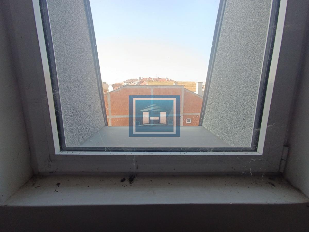 Veliki četverosoban stan koji može da se pretvori u dva manja 16