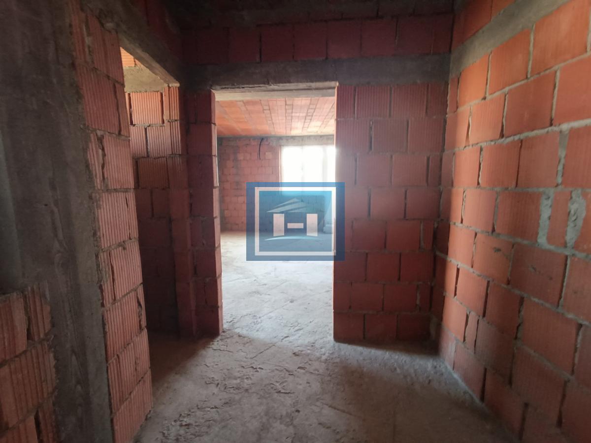 Veliki četverosoban stan koji može da se pretvori u dva manja 4