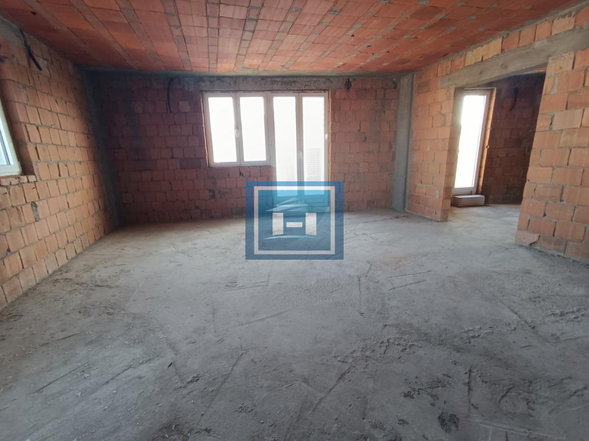 Veliki četverosoban stan koji može da se pretvori u dva manja 20