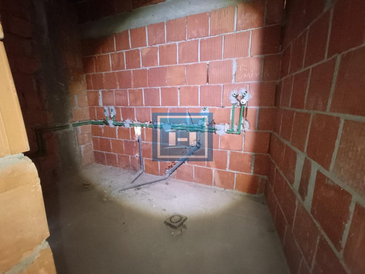 Veliki četverosoban stan koji može da se pretvori u dva manja 21