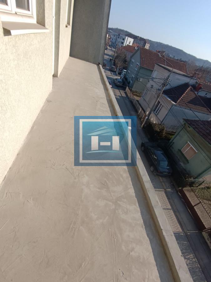 Veliki četverosoban stan koji može da se pretvori u dva manja 23