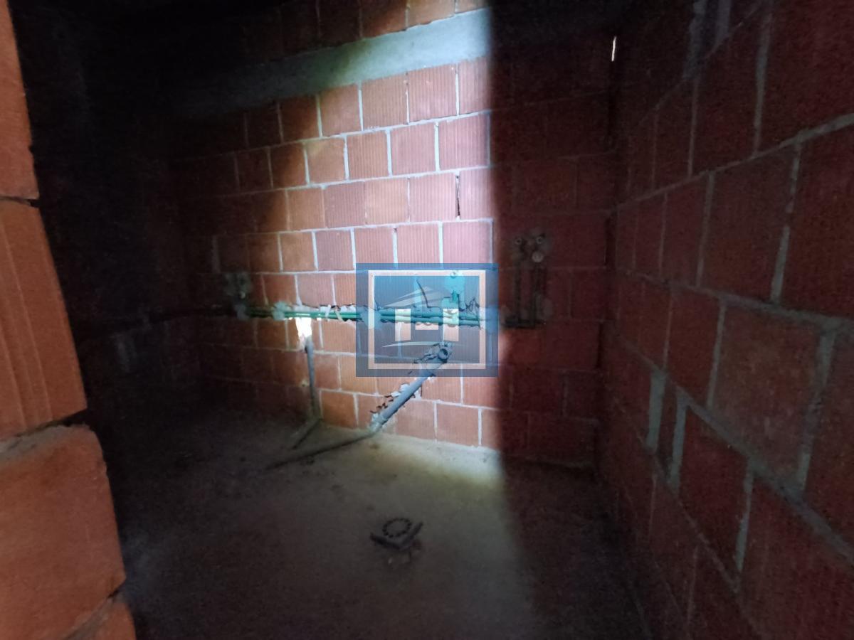 Veliki četverosoban stan koji može da se pretvori u dva manja 27